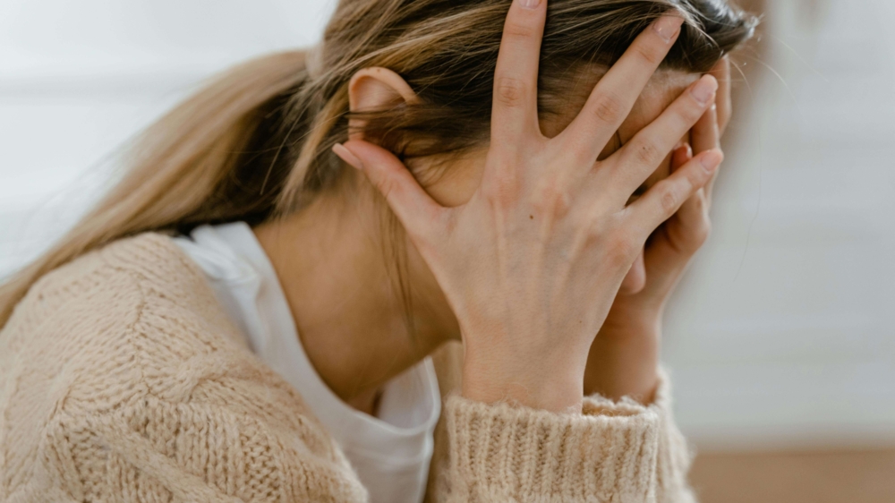 Image of a mother looking overwhelmed. If you’re in a constant state of overwhelm, you may be experiencing postpartum anxiety. Reach out to an understanding postpartum therapist in Atlanta, GA, to start getting the support you need.